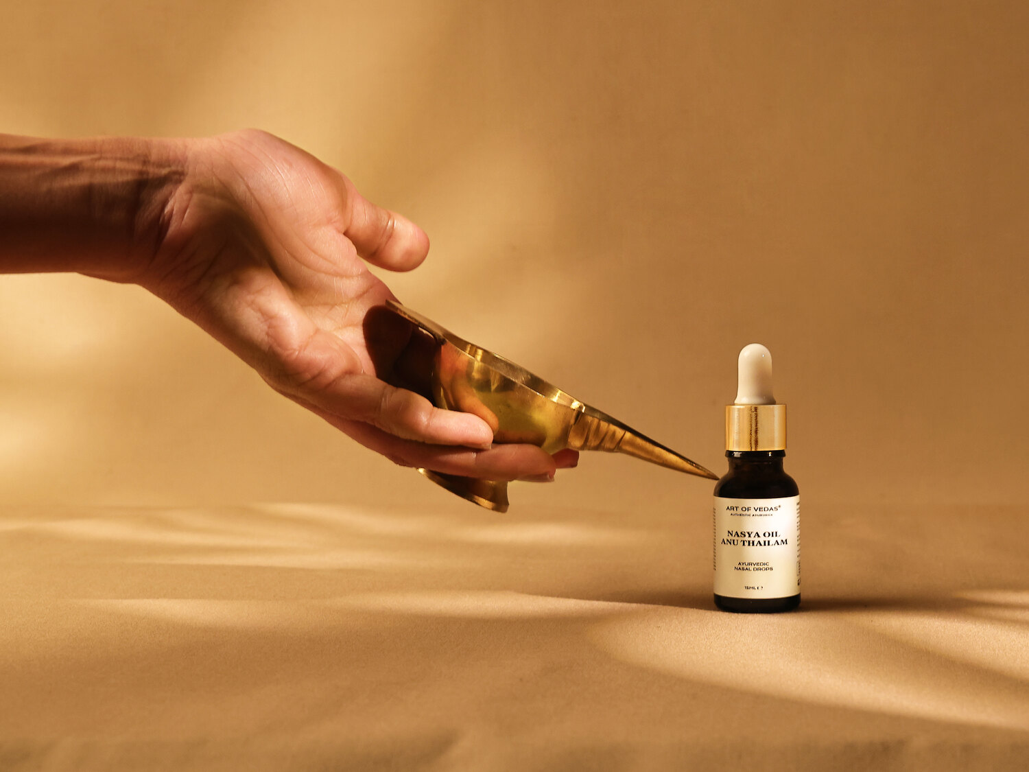 Olio nasale Anu Thailam con ciotola rituale Kansa per account professionali Shop Ayurveda EU